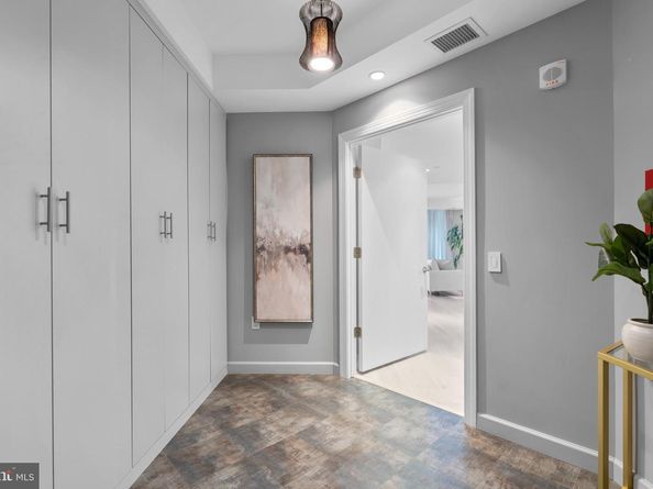 1881 N Nash Street 612, Arlington VA 22209