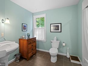 7 Walt Lane, Wyncote PA 19095