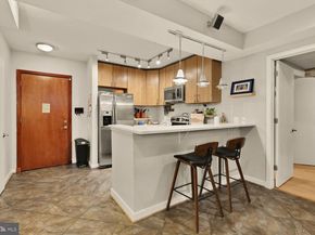 2412 17TH Street NW C03, Washington DC 20009