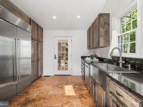 1211 Janneys Lane, Alexandria VA 22302