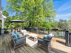 1211 Janneys Lane, Alexandria VA 22302