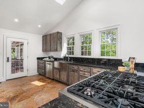1211 Janneys Lane, Alexandria VA 22302