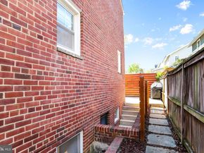 2005 NE Lawrence Street NE, Washington DC 20018
