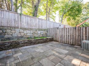122 Sanborn Place, Alexandria VA 22305