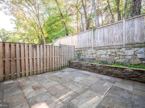 122 Sanborn Place, Alexandria VA 22305