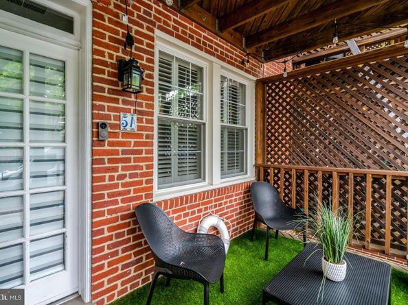 5 Russell Road A, Alexandria VA 22301