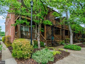 5 Russell Road A, Alexandria VA 22301