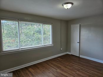 807 48TH Place NE