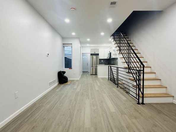 631 Cross Street, Philadelphia PA 19147