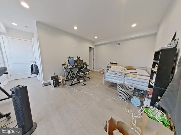 730 N 16TH Street, Philadelphia PA 19130