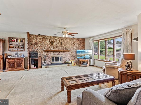694 Davisville Road, Warminster PA 18974
