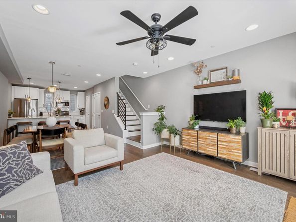 446 Kingsley Street, Philadelphia PA 19128