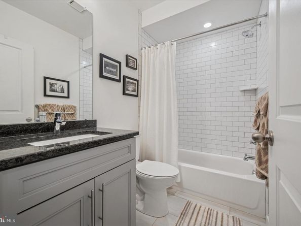 446 Kingsley Street, Philadelphia PA 19128