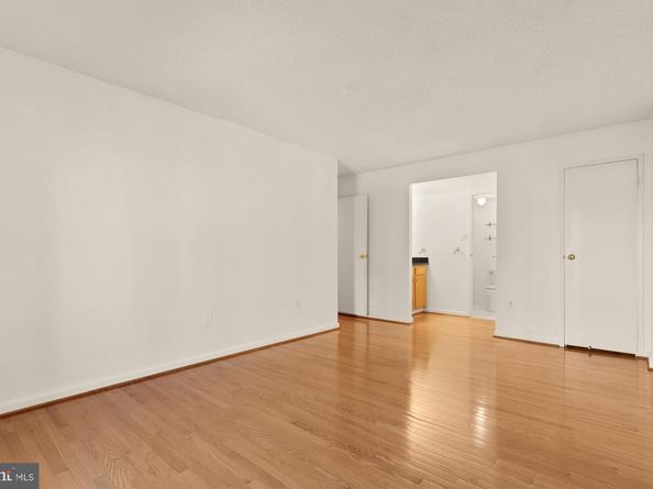 4500 S Four Mile Run Drive 304, Arlington VA 22204