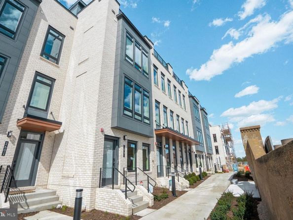 61 Lower Service Court NW THE BEND 863, Washington DC 20001