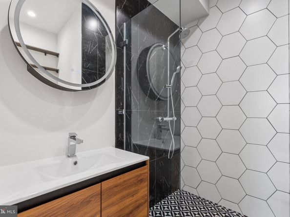 2529 W Oxford Street, Philadelphia PA 19121