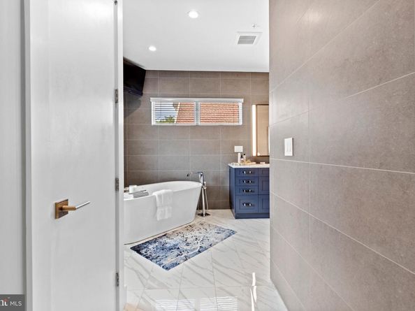 2147 Lombard Street, Philadelphia PA 19146