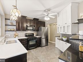 858 S Front Street, Philadelphia PA 19147