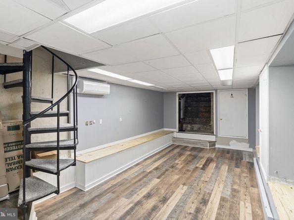858 S Front Street, Philadelphia PA 19147