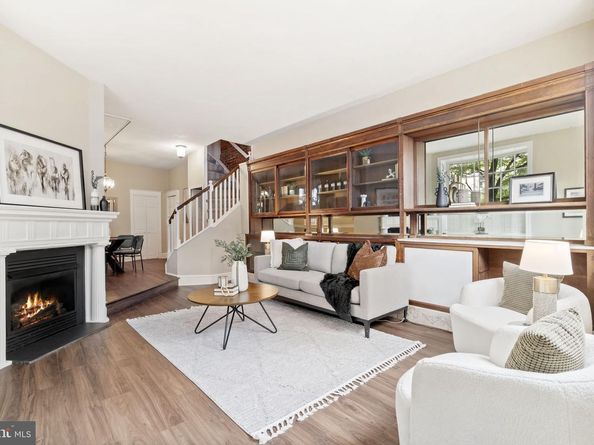 858 S Front Street, Philadelphia PA 19147