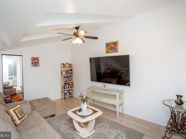 48 Bonnie Gellman Court B48, Philadelphia PA 19114