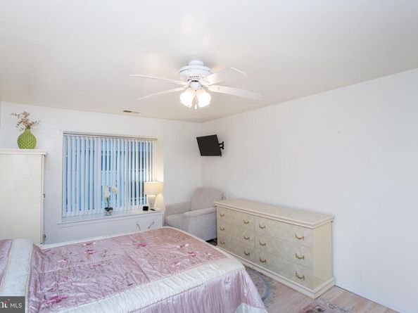 48 Bonnie Gellman Court B48, Philadelphia PA 19114