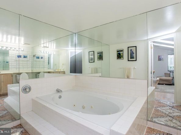 48 Bonnie Gellman Court B48, Philadelphia PA 19114