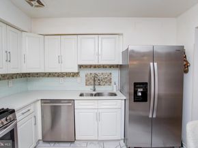 48 Bonnie Gellman Court B48, Philadelphia PA 19114