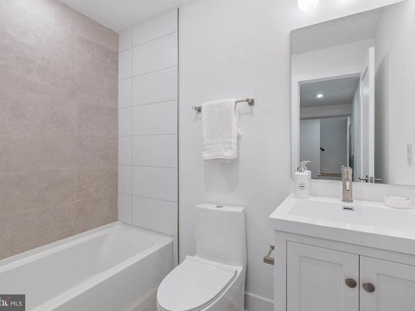 825 Bainbridge Street 101, Philadelphia PA 19147