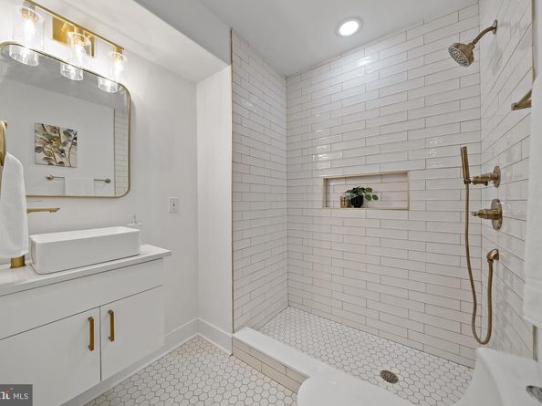 1812 E Moyamensing Avenue, Philadelphia PA 19148
