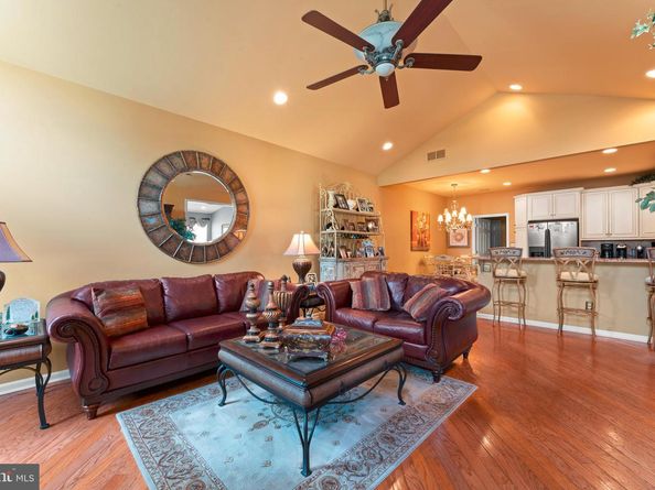 210 Shady Brook Drive, Langhorne PA 19047