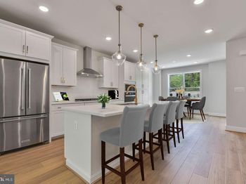 1609 Fellowship Square