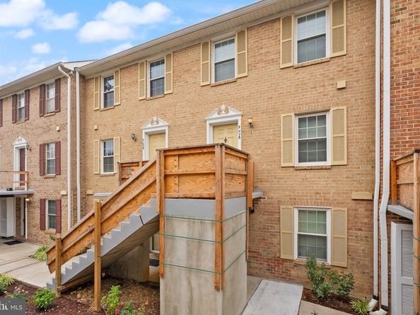 905 S Rolfe Street 2, Arlington VA 22204