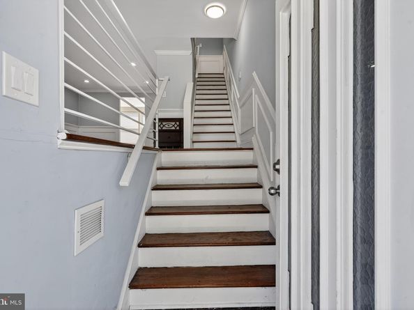 6926 Grosbeak Place, Philadelphia PA 19142