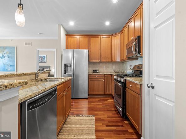 500 Admirals Way 402, Philadelphia PA 19146