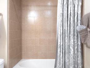 500 Admirals Way 402, Philadelphia PA 19146