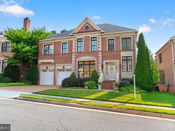 8421 Falcone Pointe Way, Vienna VA 22182