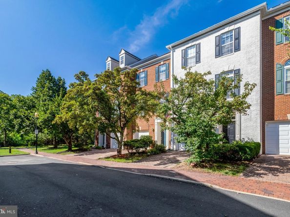 5033 Murtha Street, Alexandria VA 22304