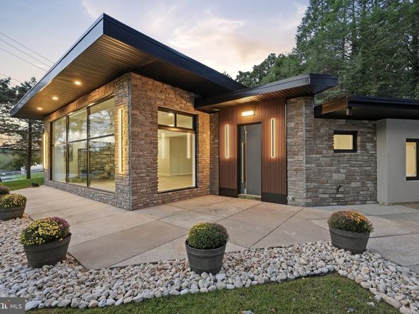 587 Moreland Road, Huntingdon Valley PA 19006