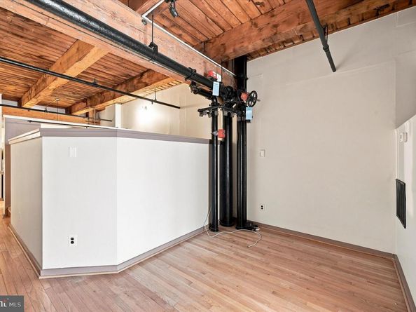 1010 Race Street 2E, Philadelphia PA 19107