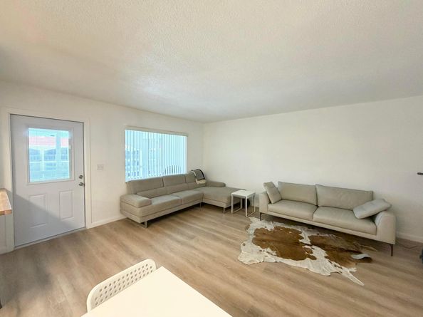 580 Egret Drive 305, Hallandale Beach FL 33009