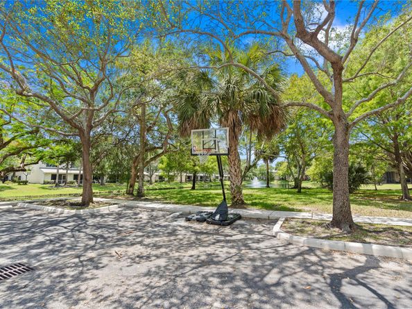 120 SW 96th Ter 103, Plantation FL 33324