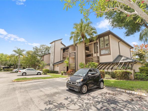 120 SW 96th Ter 103, Plantation FL 33324
