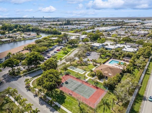 9682 W McNab Rd 9682, Tamarac FL 33321