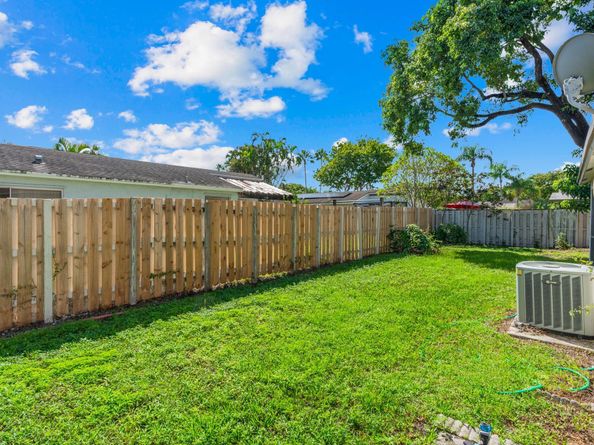 14680 N Beckley Sq, Davie FL 33325