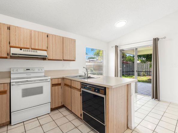 14680 N Beckley Sq, Davie FL 33325