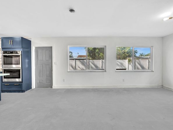 6641 Douglas St, Hollywood FL 33024