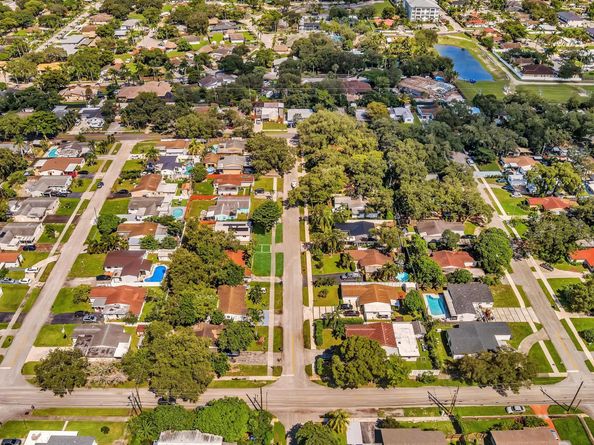 6641 Douglas St, Hollywood FL 33024