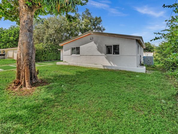 6641 Douglas St, Hollywood FL 33024