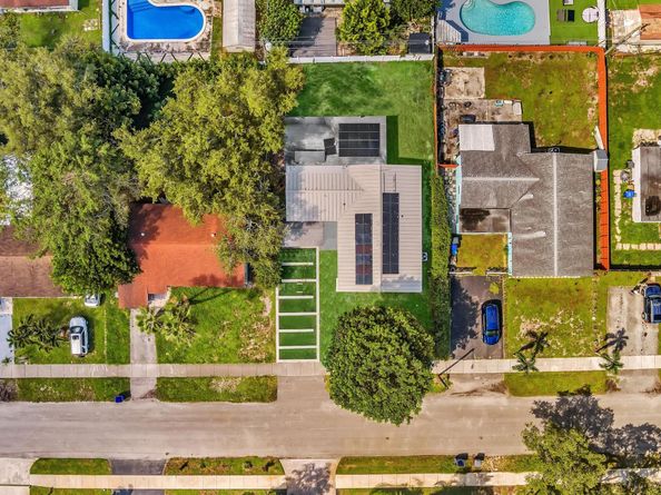 6641 Douglas St, Hollywood FL 33024